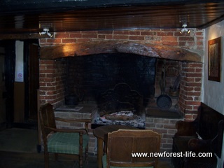 New Forest Royal Oak Fritham - winter fire